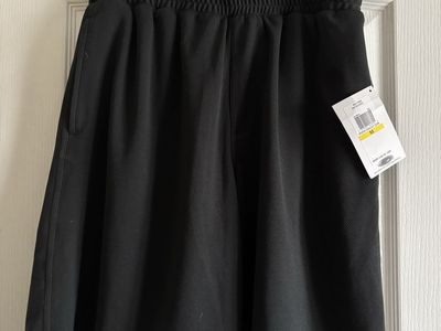MENS OAKLEY BLACK SHORTS- NEW SIZE M