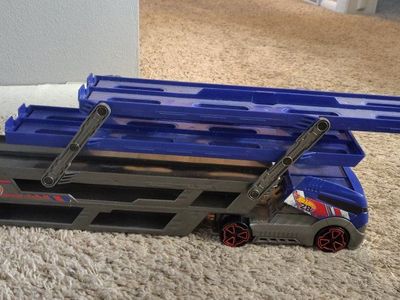 Hot Wheels Turbo Hauler Semi Truck