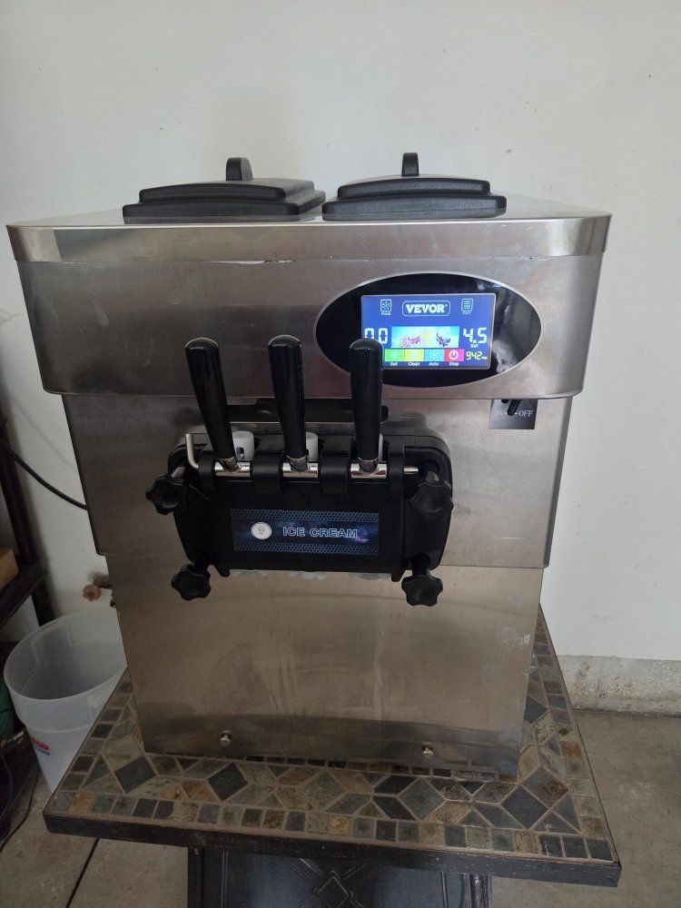 Vevor YKF-826T Soft Serve Ice Cream Machine - 2200W Commercial-Grade, 20L Capacity