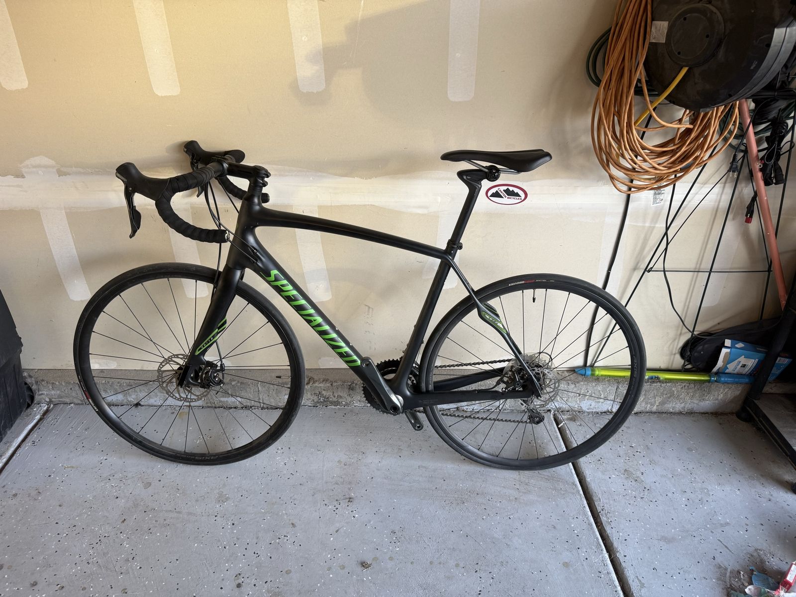 2015 Specialized Roubaix Carbon Disc Road Bike