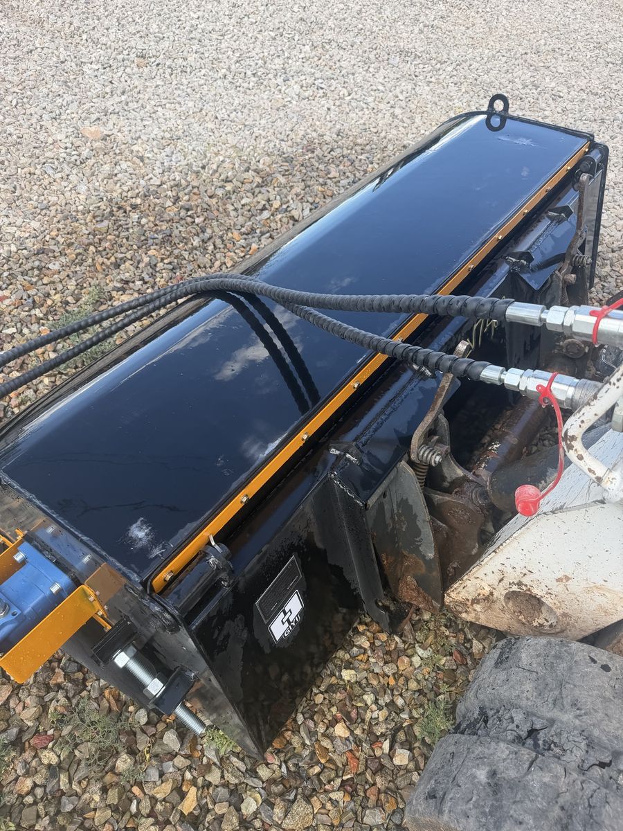 GIYI BS72 Skid Steer Boxbroom Sweeper - 72" Cleaning Width, 16MPa Working Pressure