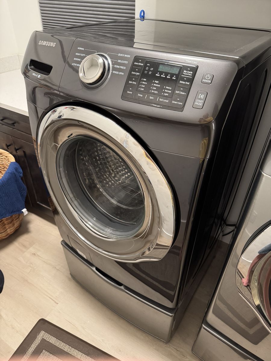 Samsung front-load washer WF45N5300AV/US Stainless steel with pedestal