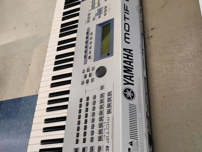 Yamaha MOTIF ES6 Music Production Synthesizer Workstation Keyboard