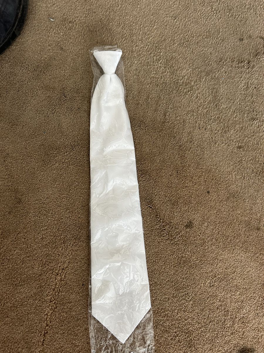 Men's Distribution Services White Twill Zipper Necktie - New in Package