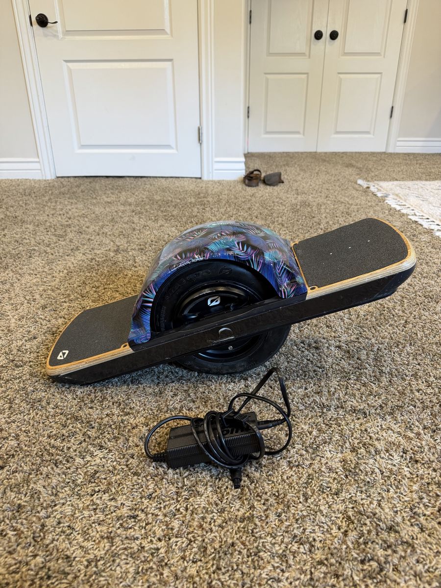 One Wheel pint low Miles like New