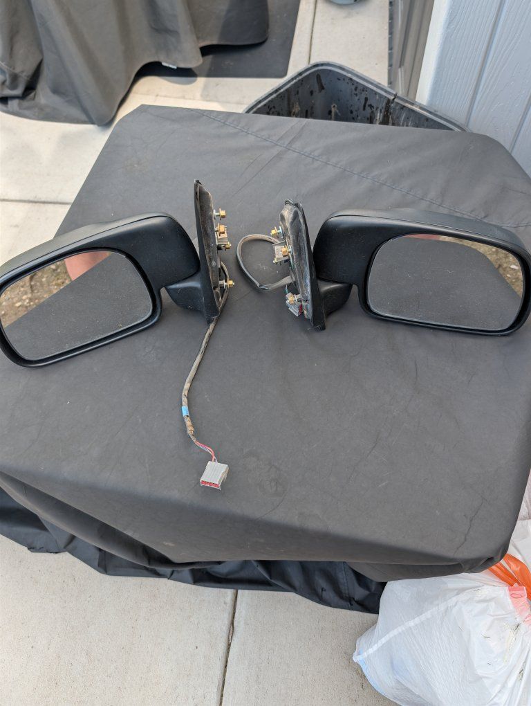 99-04 Ford F-Series Truck Mirrors