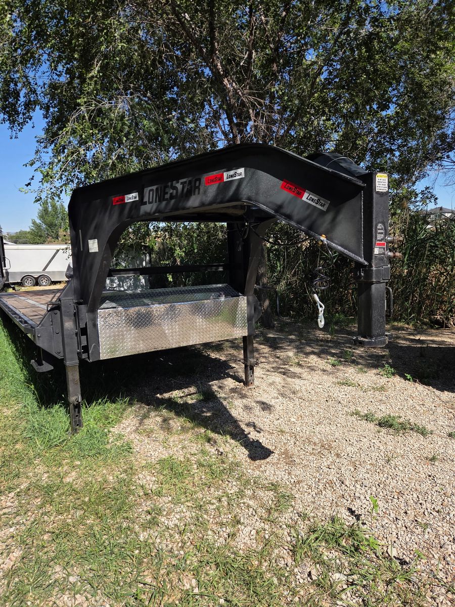 2023 NWT Holdings 38ft Dovetail Gooseneck Trailer