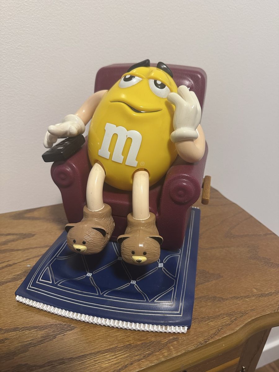 M&M Lazy-Boy Candy Dispenser Yellow Peanut
