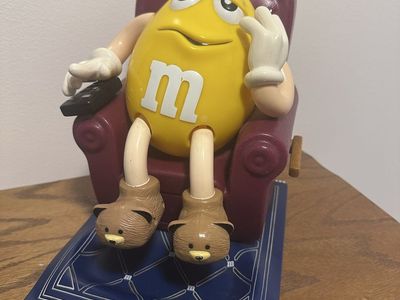 M&M Lazy-Boy Candy Dispenser Yellow Peanut