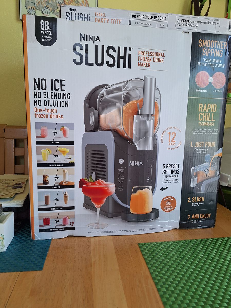 Ninja SLUSHI Professional Frozen Drink Maker with Travel Party Tote