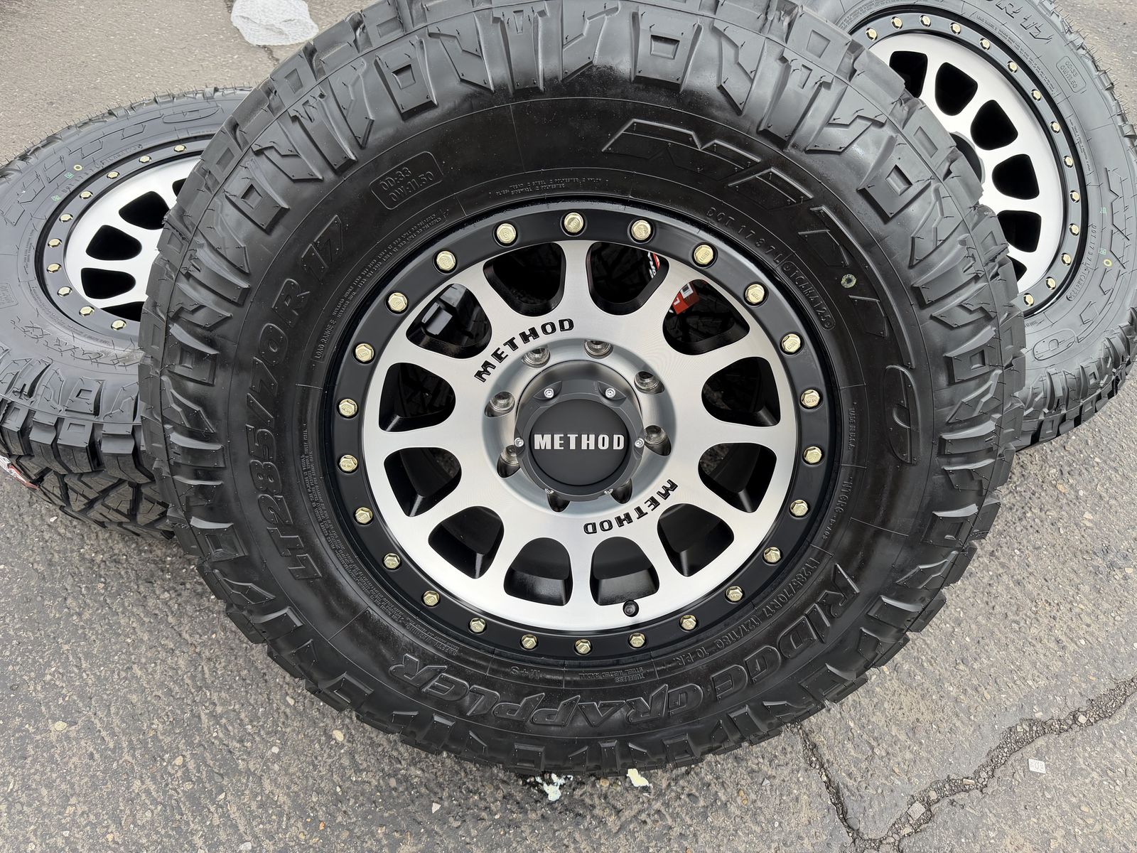 17 Method 8 Lug 8x6.5 8x165 33 Nitto RT 285/70R17