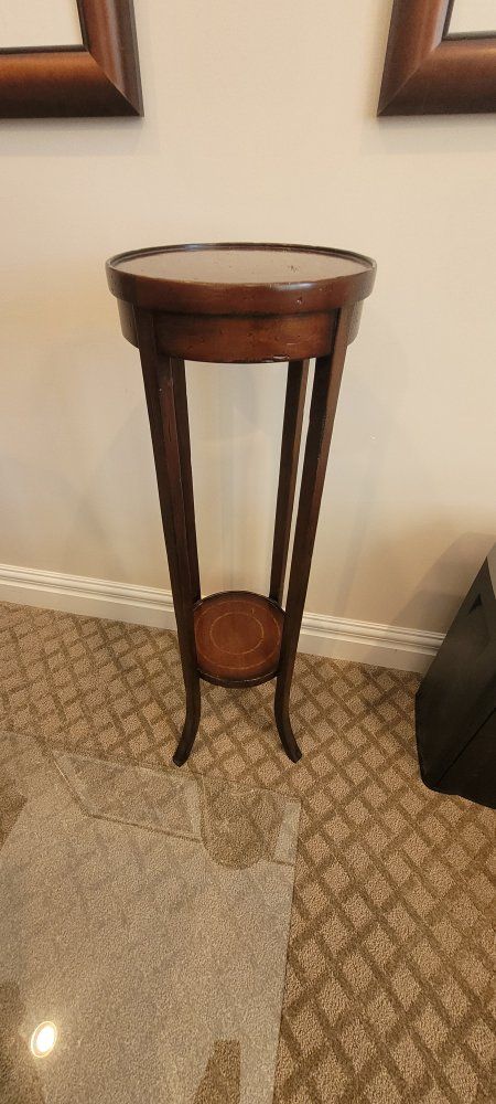 Vintage Dark Wood Plant Stand / Pedestal Table with Curved Legs and Lower Shelf