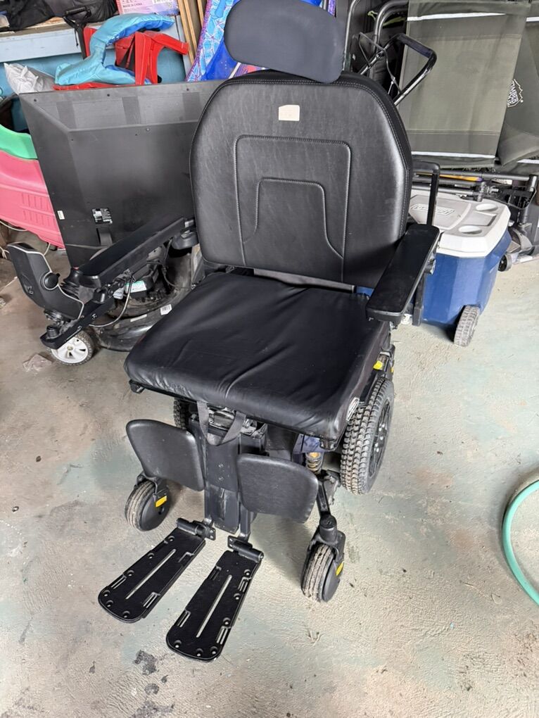 Quantum Edge 3 electric Wheelchair
