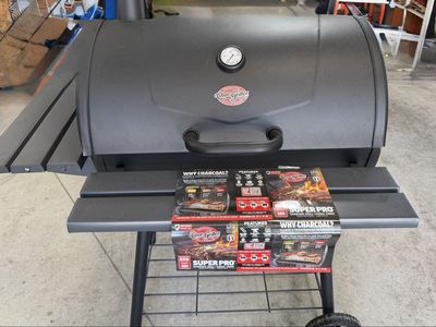 Char-Griller Super Pro #2525 Charcoal Grill - 850 sq in, Cast Iron Grates, New, Unused