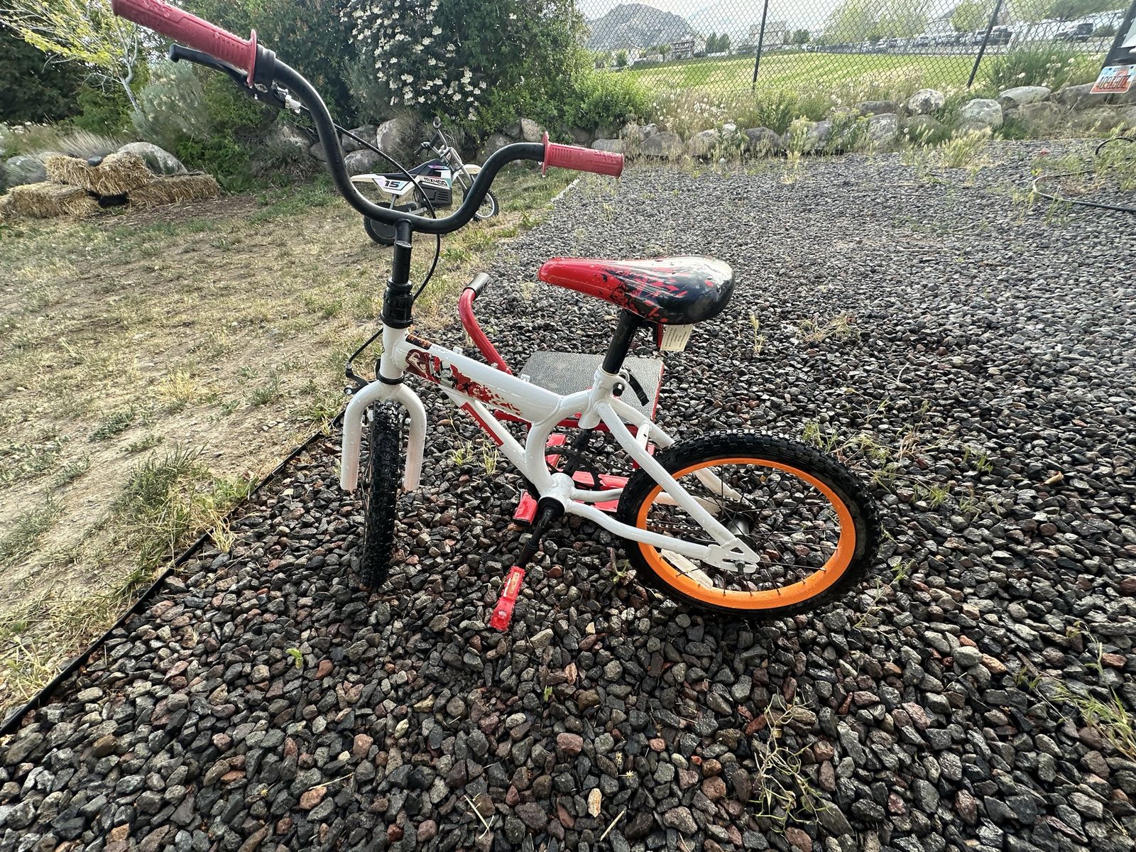 Star Wars kids bike white and red great for birth day present on budget