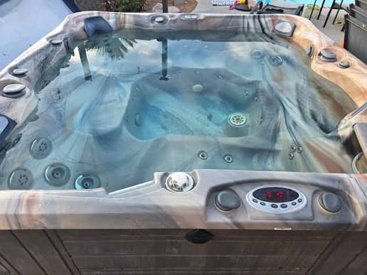 JUST LIKE NEW Catalina Berkshire luxury 6 person hot tub