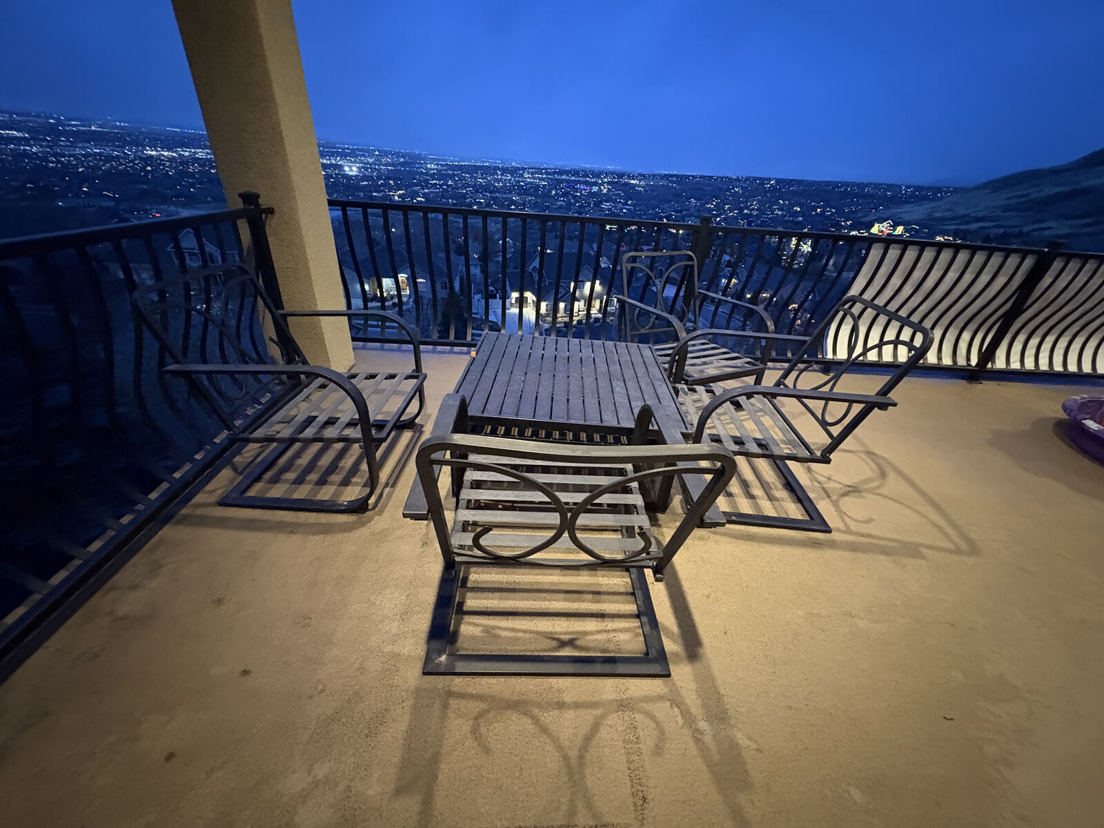 5 piece Metal Patio outdoor table and chair set $250 cash/venmo in Draper