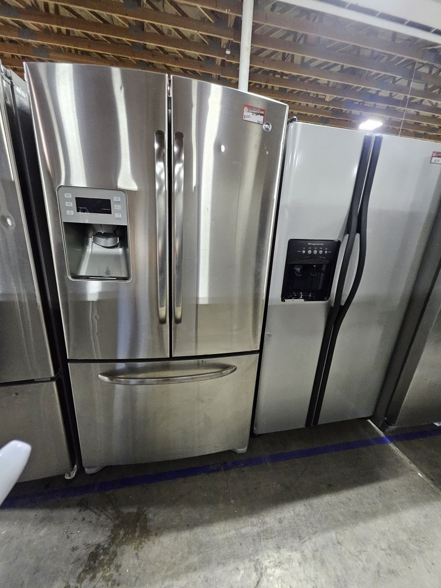 GE  French Door Refrigerator Stainless Steel with Ice/Water Dispenser