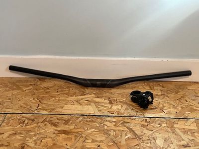 New Race Face alloy mountain bike handlebar and stem 35