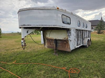 3 horse slant trailer (Trails West)