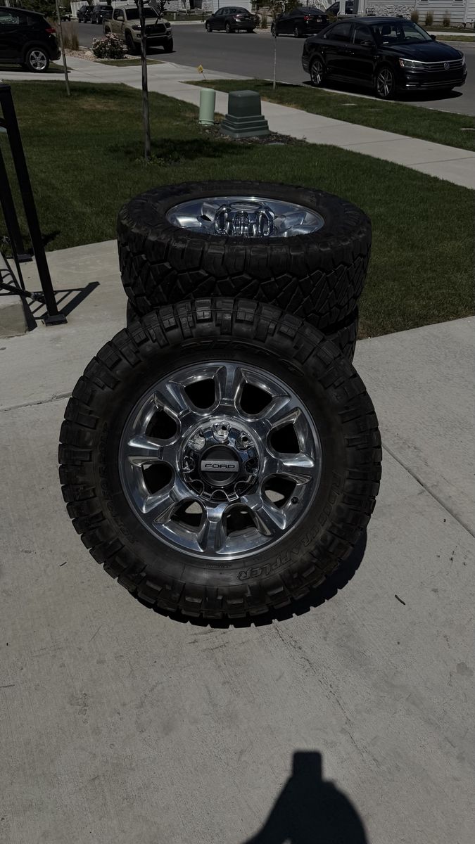 Ford F350 Rims and Tires 35/12.50R20 Nitto Ridge Grappler Load F 12ply Like new