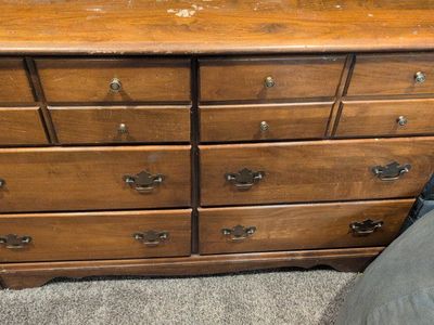 Vintage Solid Wood 6-Drawer Dresser - Mid-Century Style, Great for Storage
