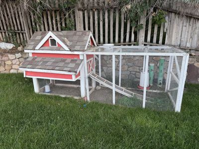 Chicken coop with ramp and run. 8 spaces on the side