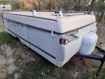 Coleman Fleetwood Pop-Up Travel Trailer Camper - White, Needs Repair