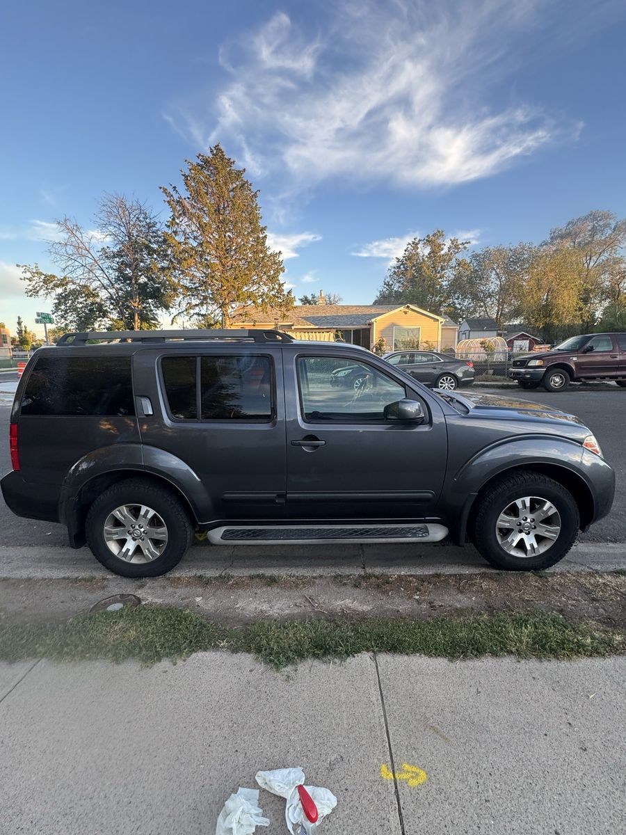 2010 Nissan Pathfinder SE