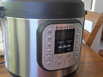 Instant Pot Duo 7-in-1 Electric Pressure Cooker - 6 Quart Multi-Cooker Stainless Steel