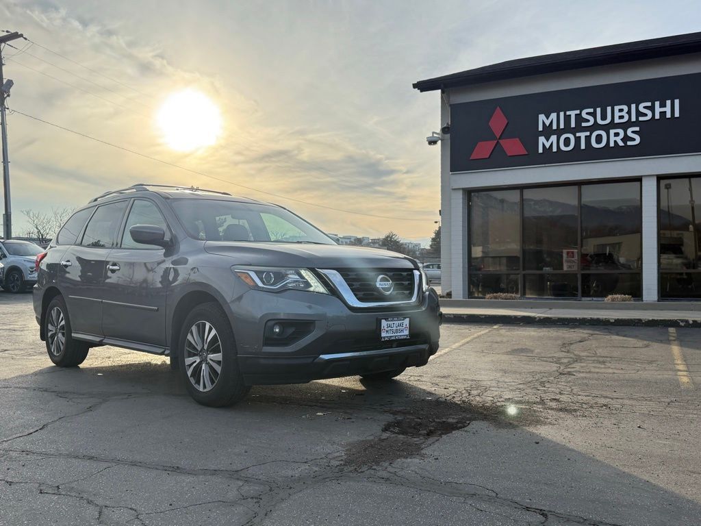 2017 NISSAN PATHFINDER SV