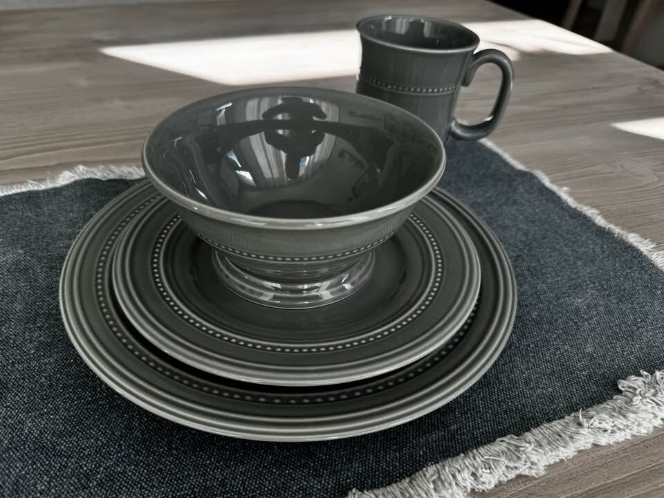 Gibson Elite Barberware 16 Piece Fine Ceramic Dinnerware Set (Plates, Bowls, Cups/Mugs)