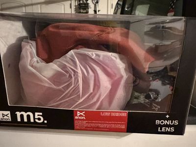 Anon M5 Low Bridge Goggles - Mars Frame with Bonus Lens and MFI Mask
