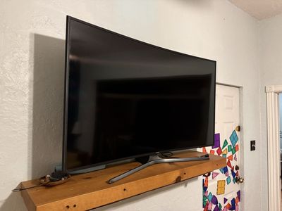 Samsung Curved 4K Smart TV - Immersive Entertainment, Great Condition