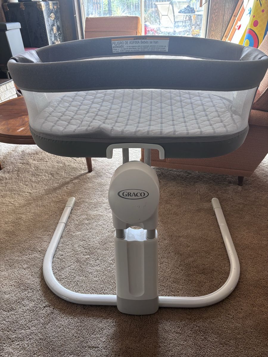 Graco DreamMore Deluxe Bedside Bassinet