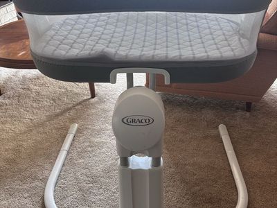 Graco DreamMore Deluxe Bedside Bassinet