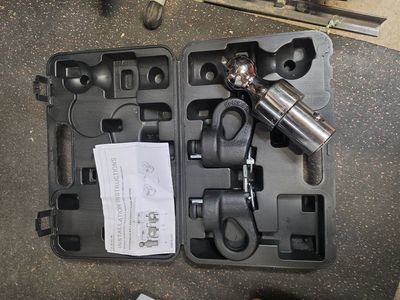 Chevy OEM Gooseneck Hitch Ball & Safety Chain Kit