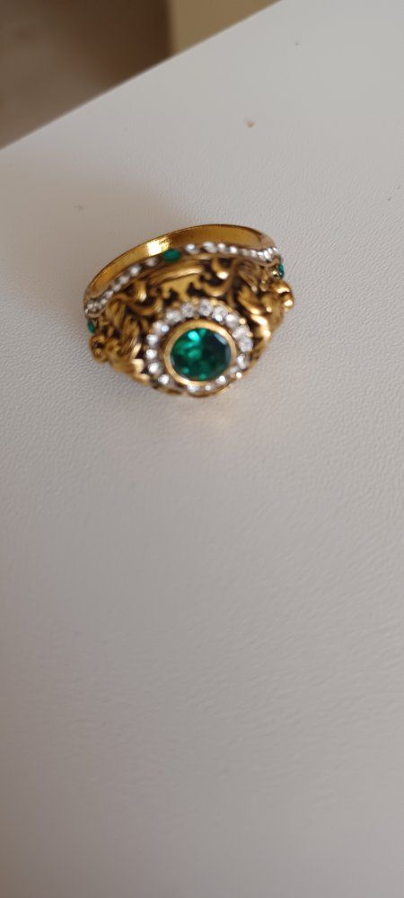 Fashion ring