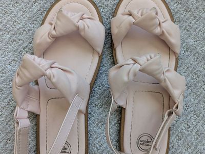 Light pink knot detail faux leather sandals, big girls size 5