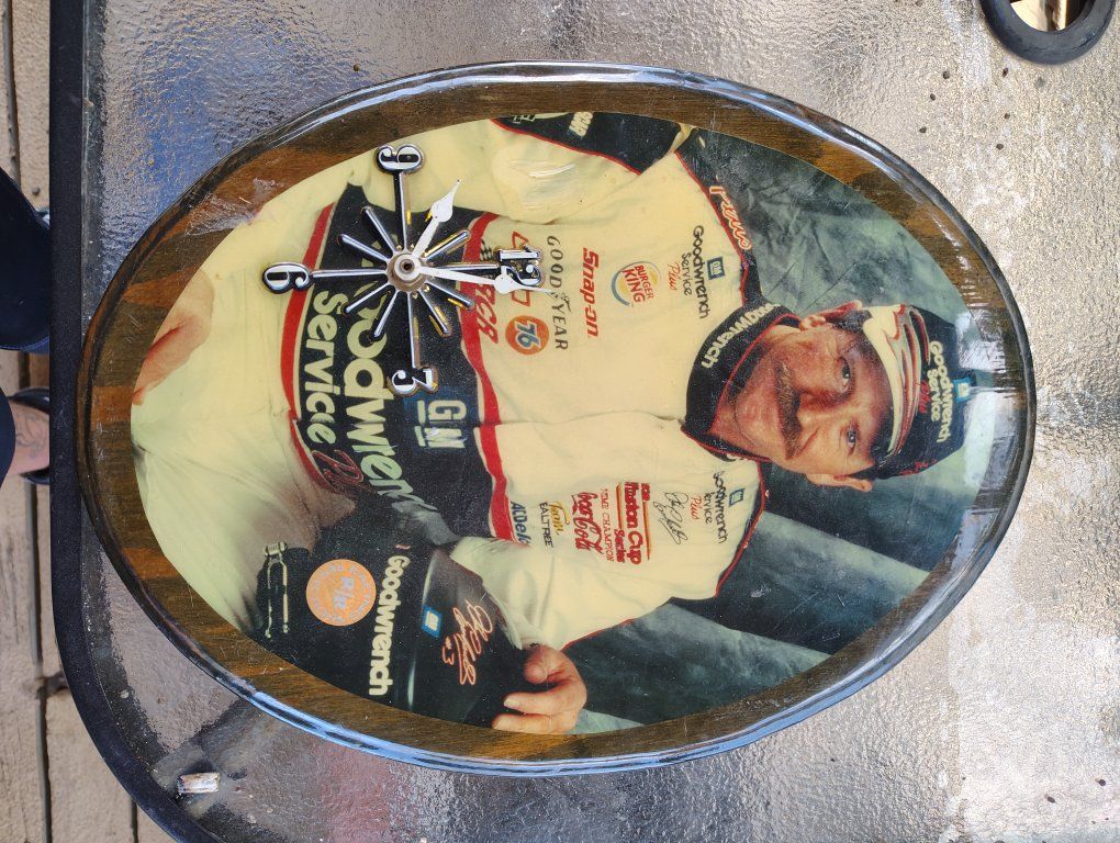Dale Earnhardt Sr. NASCAR Goodwrench Service Wall Clock Collectible Memorabilia
