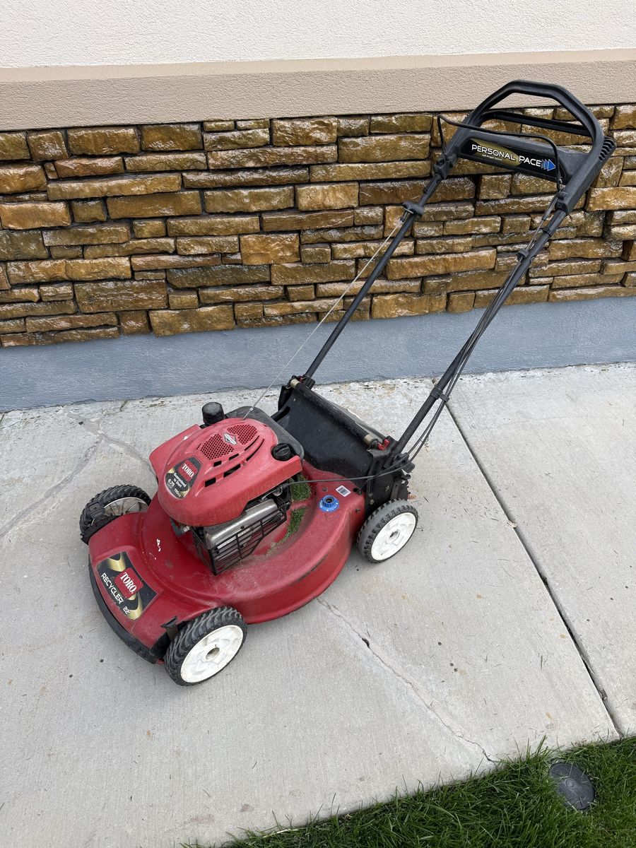 Toro personal pace self propelled lawnmower 