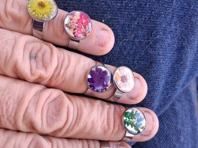 Adjustable Pressed Flower Cabochon Rings - Unique Floral Resin Rings