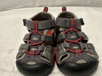 Keen toddler, size 6 gray, hiking or water sandals