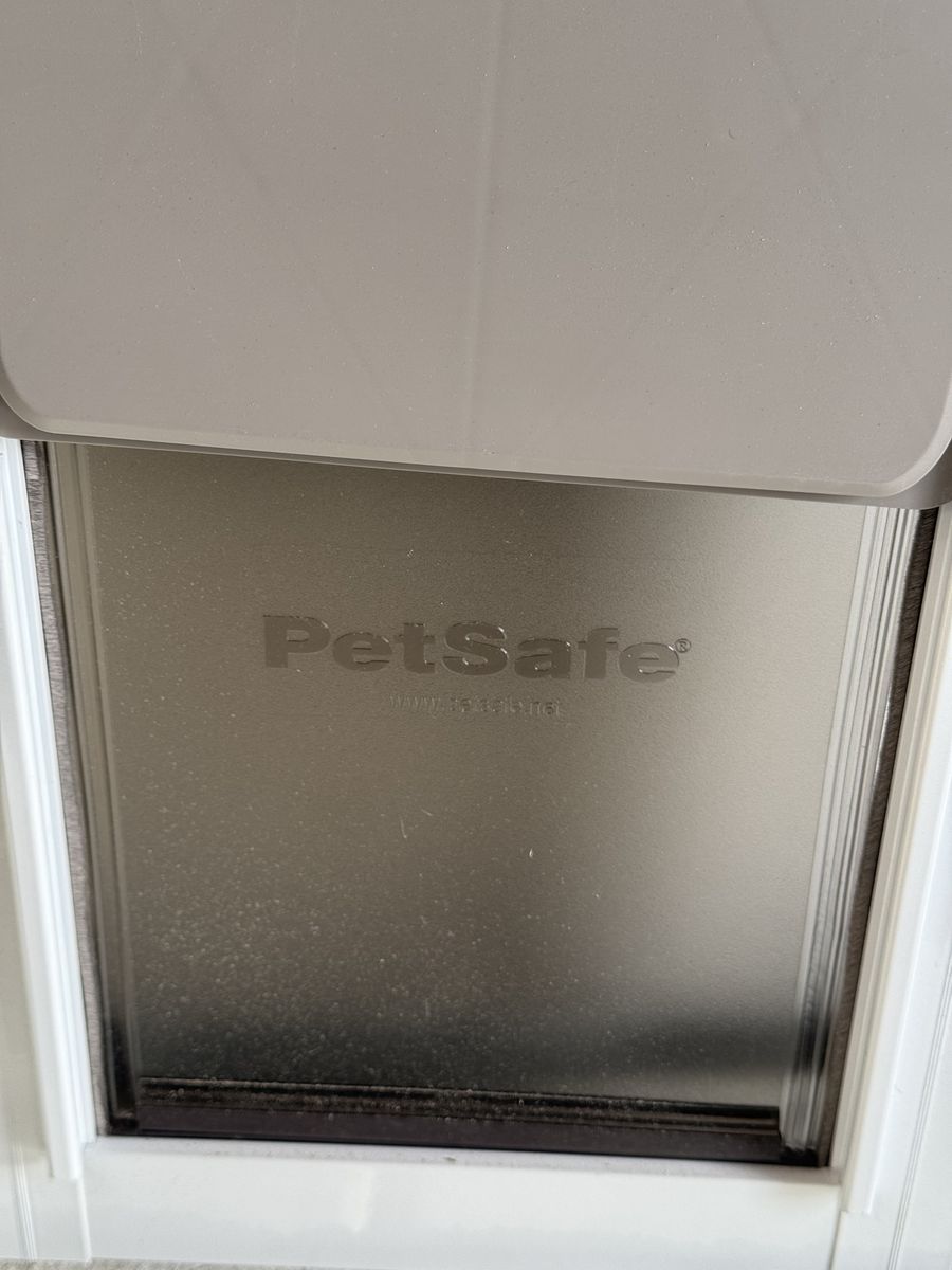 PetSafe Sliding 80 11/16-in Glass Pet Door, White, Small