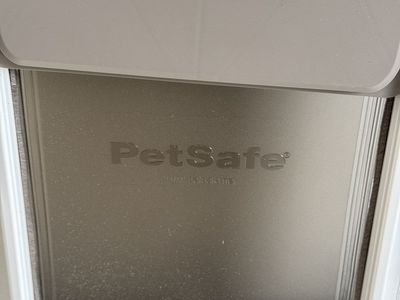 PetSafe Sliding 80 11/16-in Glass Pet Door, White, Small