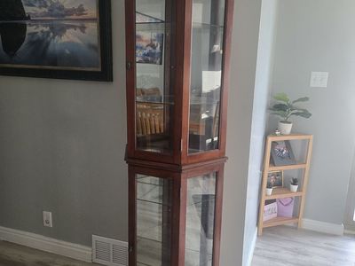 Display Cabinet / Curio Hutch