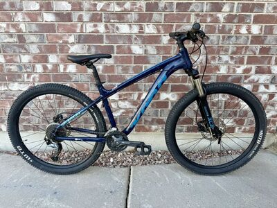 Medium Kona Fire Mountain Hardtail Mountain Bike