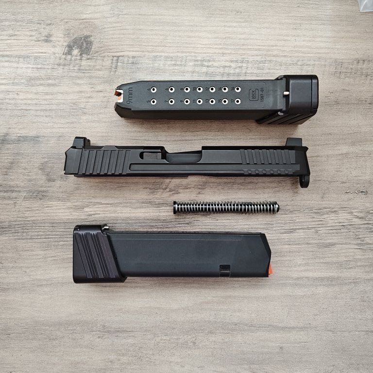 Glock 17 Gen3 RMR Slide with 2 Extended Mags