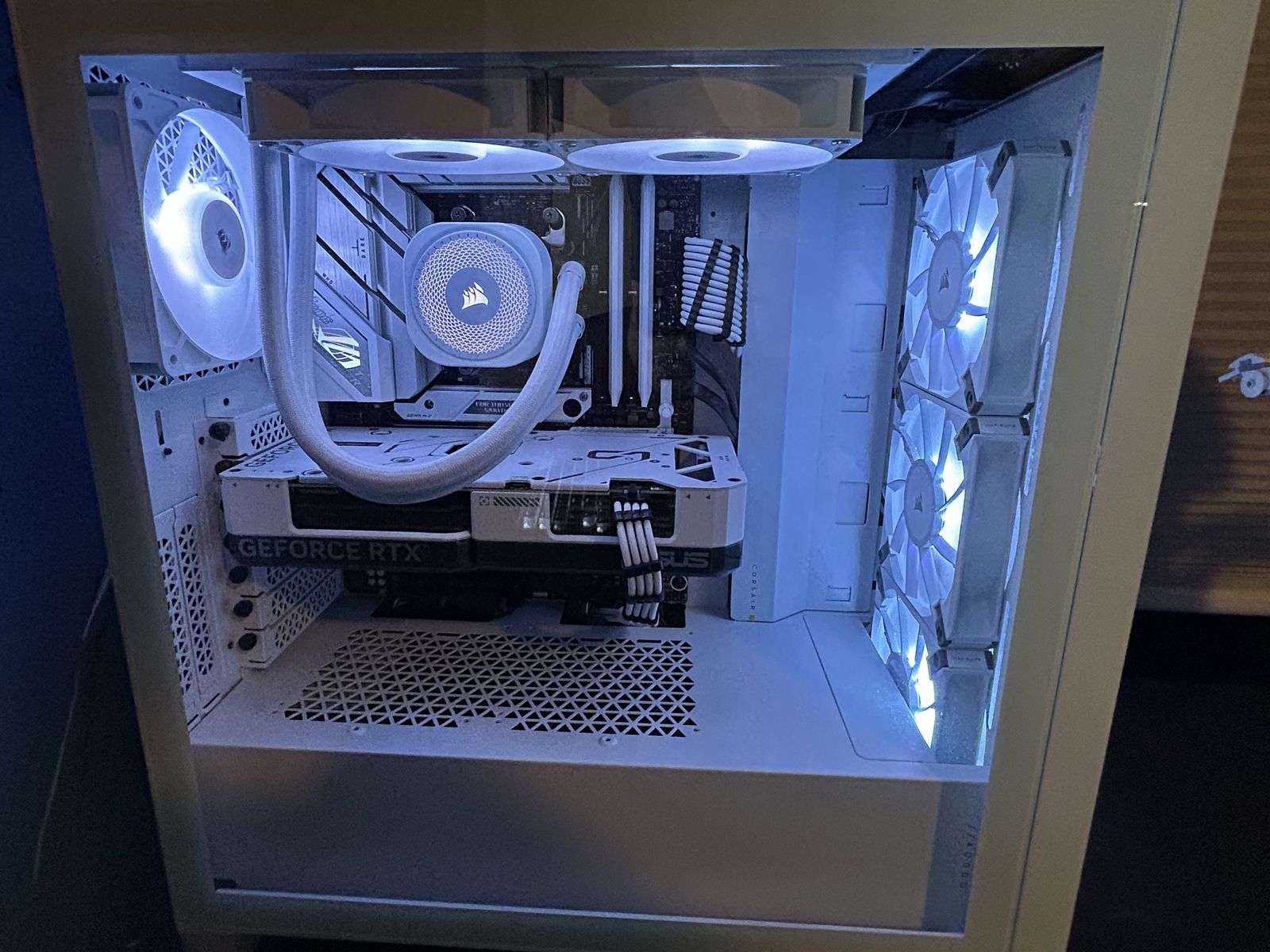 Custom white gaming pc