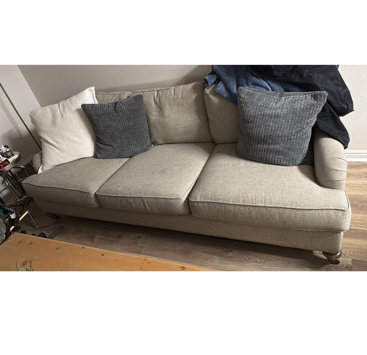 Free sofa in Sandy with pickup